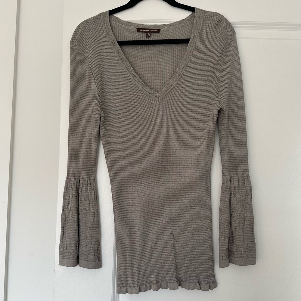Adrienne Vittadini (M) Taupe-Gray Waffle Knit Bell Sleeve V Neck Sweater